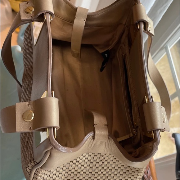 Ellen Tracy Gold woven Leather handbag - Picture 3 of 10